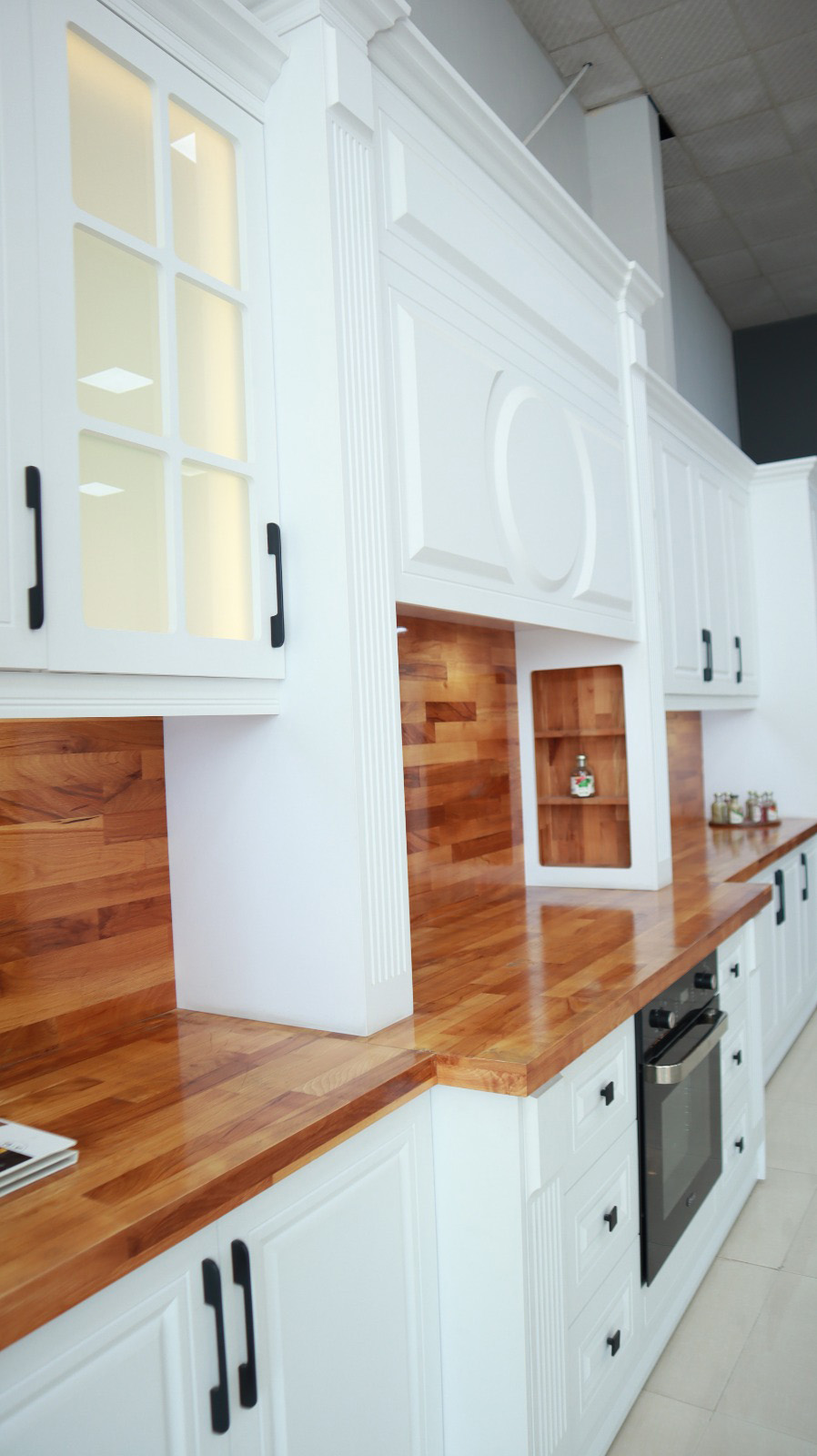 سبک: نئوکلاسیک | رنگ: سفید | محل اجرا: کرج کابینت افشار